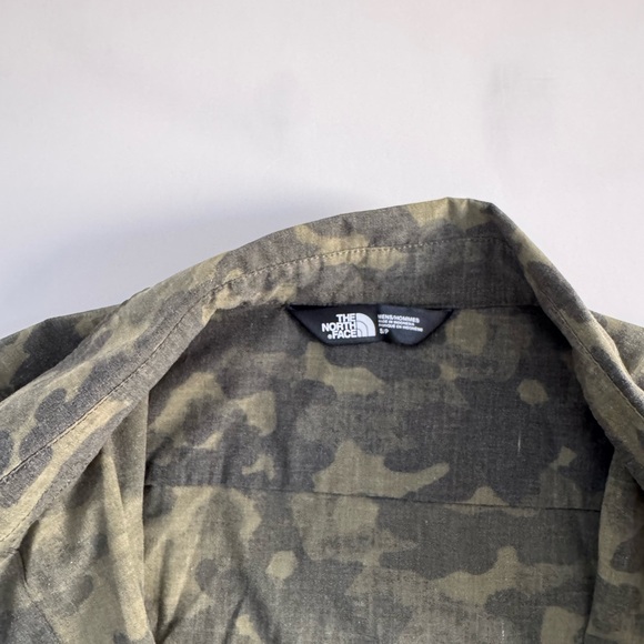 The North Face Men's Green Camouflage Button up Shirt - Picture 3 of 8